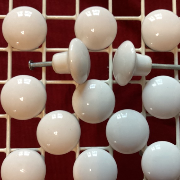 12 white ceramic knobs - Picture 2 of 3